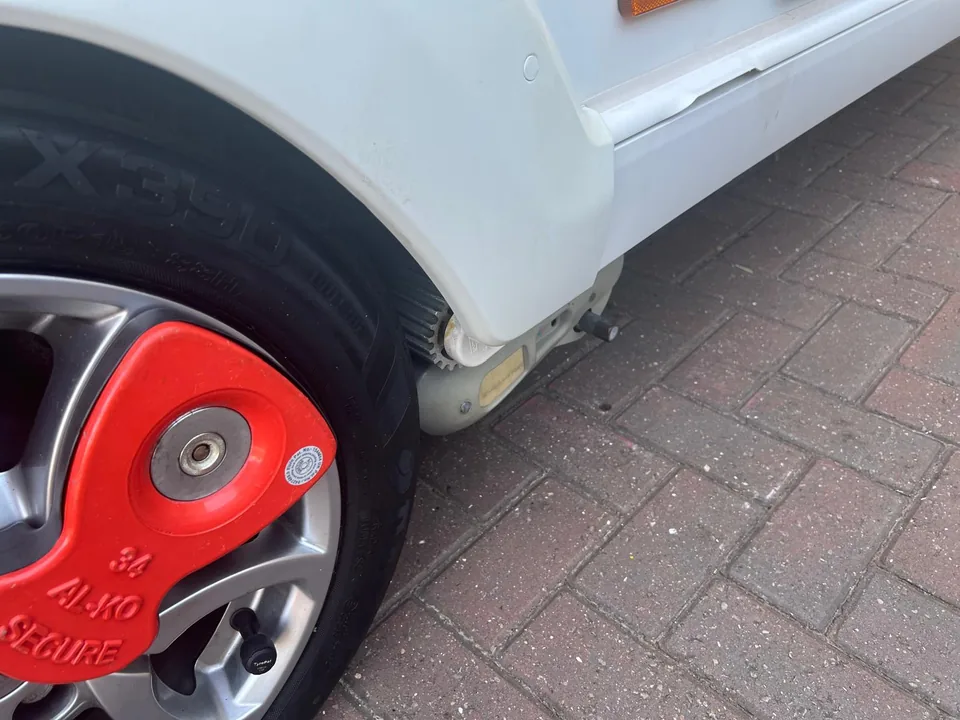 Caravan motor mover installation work