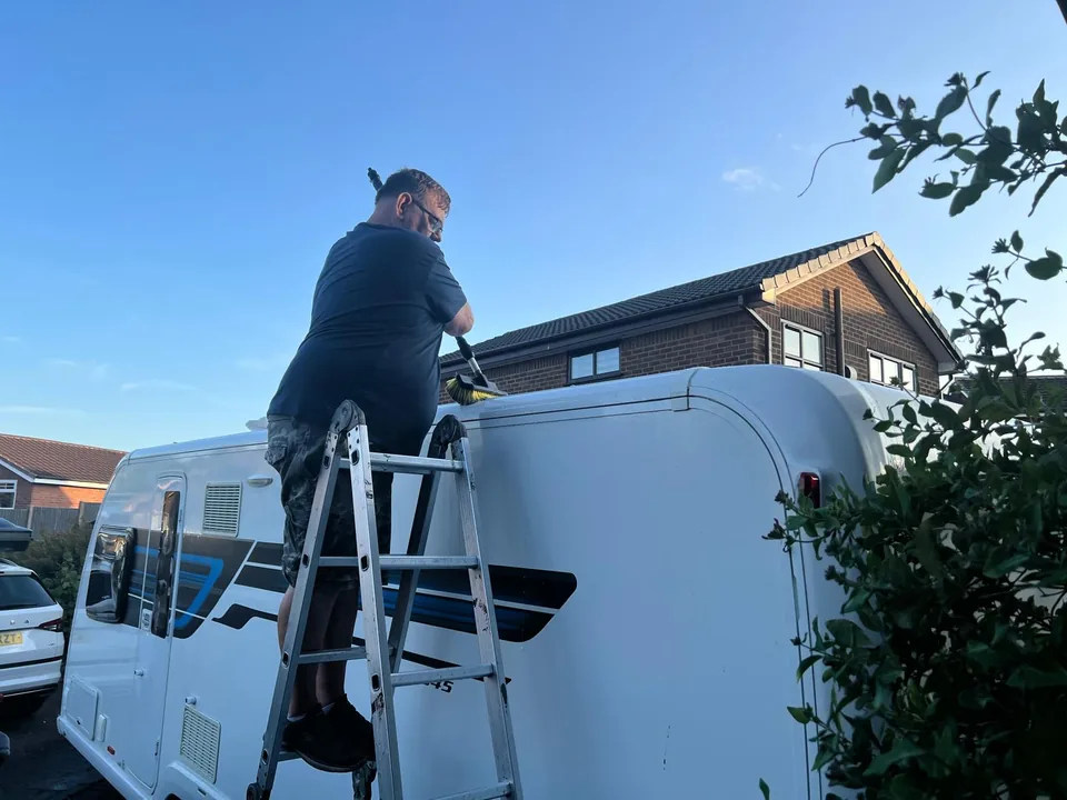 Mobile caravan roof cleaning